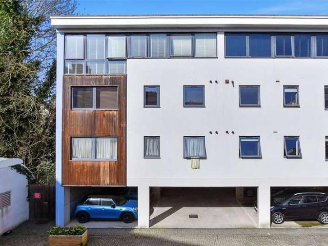 Apartment for sale in Midway, Kent