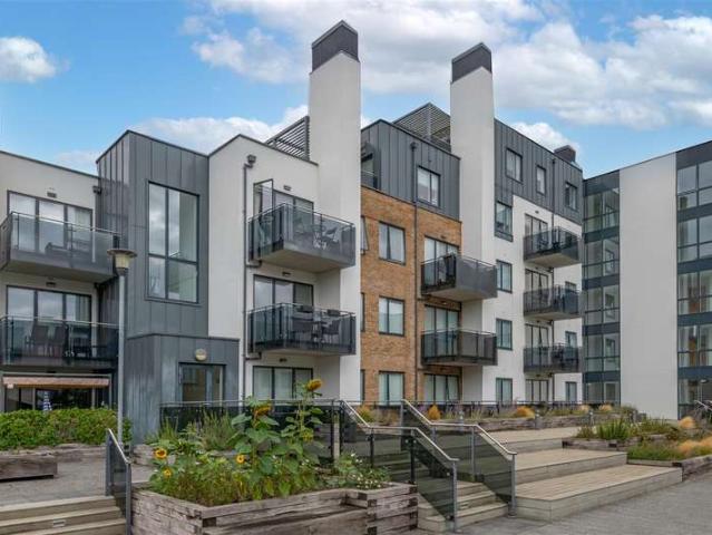 Apartment for sale in Red Hill, Surrey