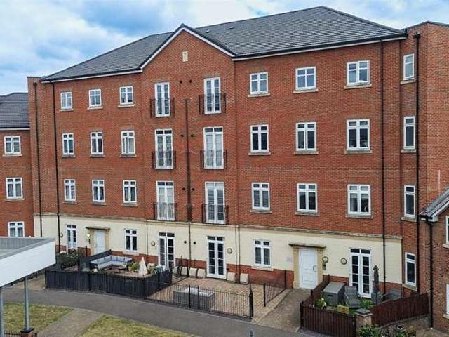 Apartment for sale in Dickens Heath, Solihull