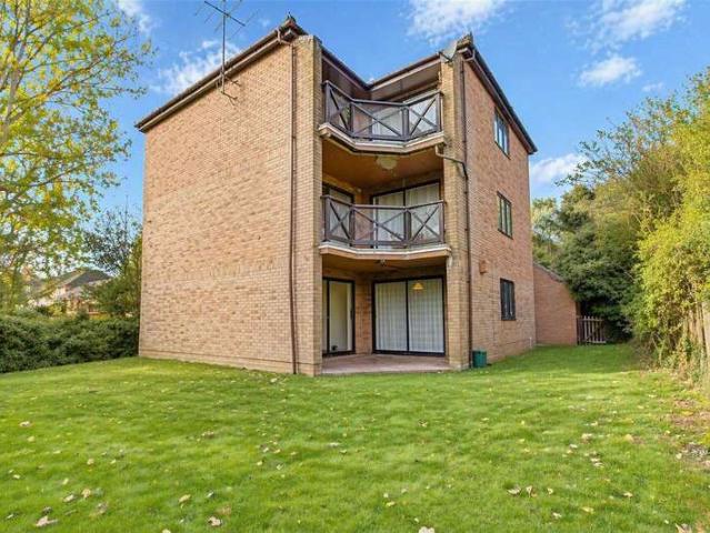 Apartment for sale in Pouchen End, Hertfordshire