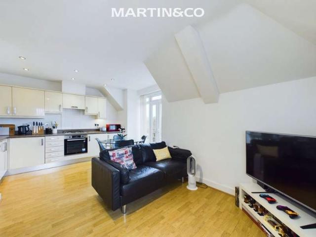 Apartment for sale in Row Town, Surrey