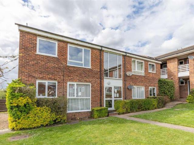 Apartment for sale in Pouchen End, Hertfordshire