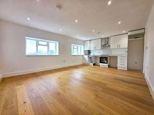Apartment for rent in Harrow Weald, Greater London