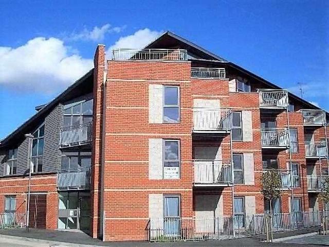 Apartment for sale in London Borough of Hounslow, Greater London