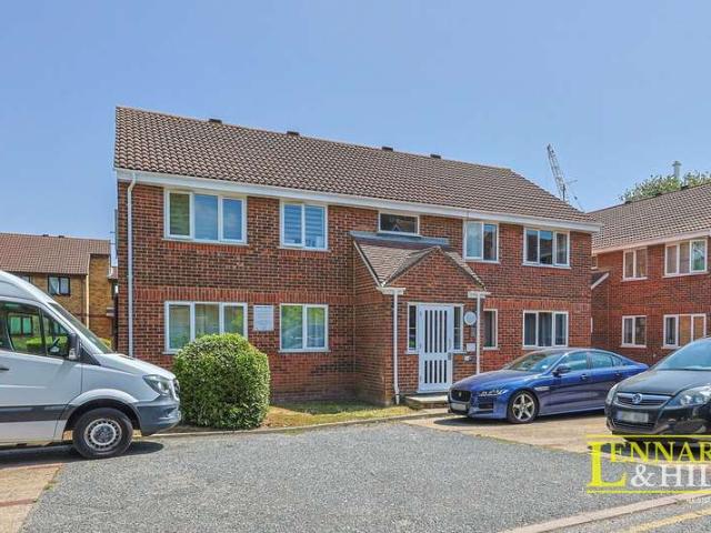 Apartment for sale in Grays, Essex