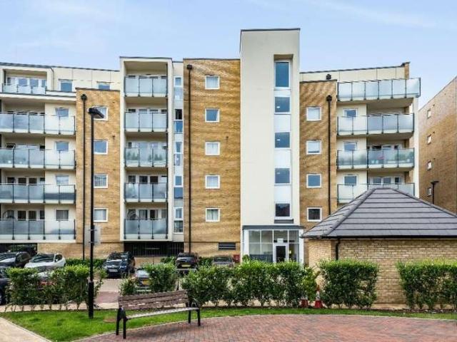 Apartment for rent in Ickenham, Ickenham