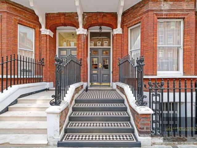 Apartment for sale in South Kensington, Greater London