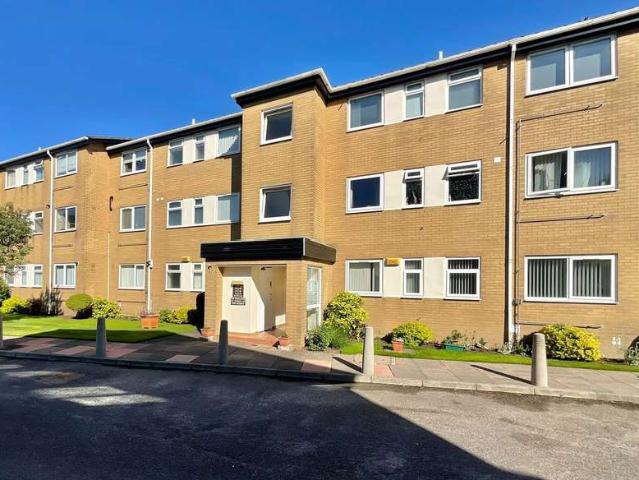 Flat for sale in Southport, Sefton