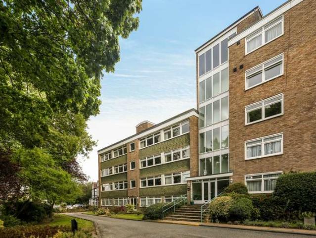 Apartment for sale in London Borough of Redbridge, Greater London