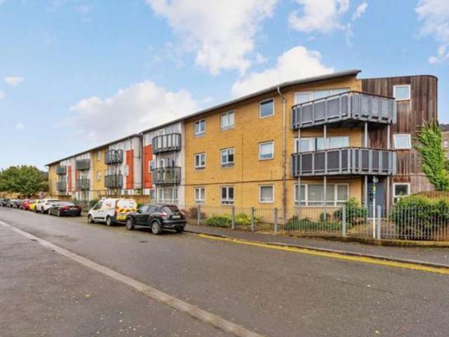 Apartment for sale in London Borough of Merton, Greater London