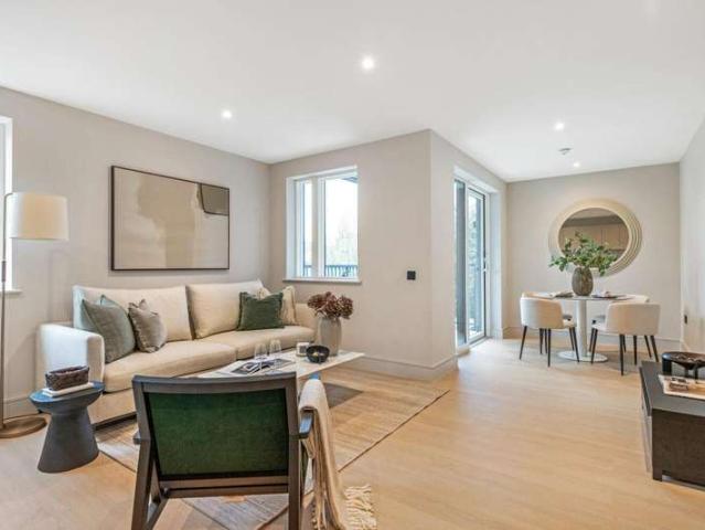 Apartment for sale in Herne Hill, Greater London