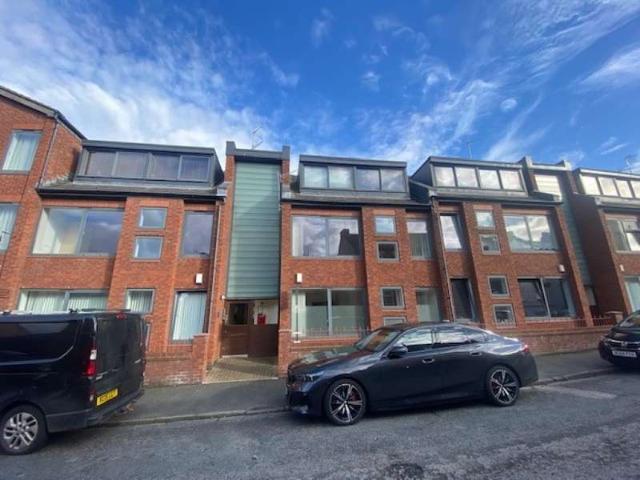 Apartment for sale in Garston, Calderstones