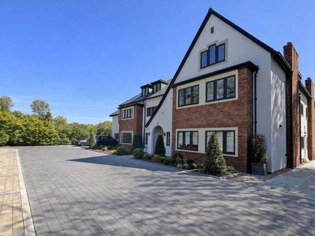 Apartment for sale in Heswall, Wirral