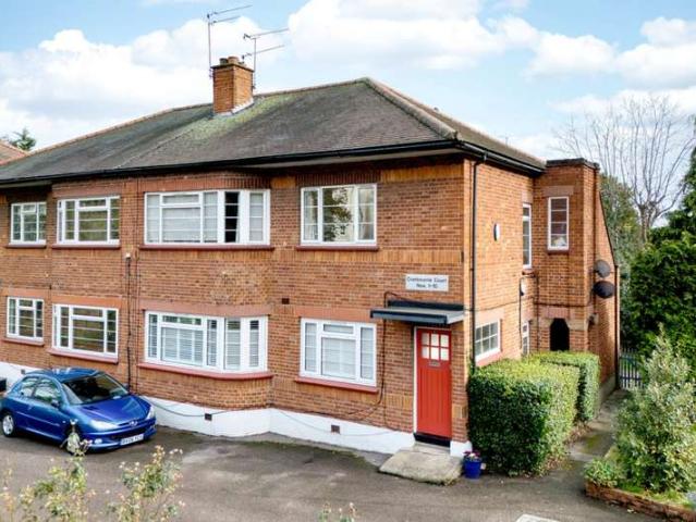 Apartment for sale in Snaresbrook, Greater London
