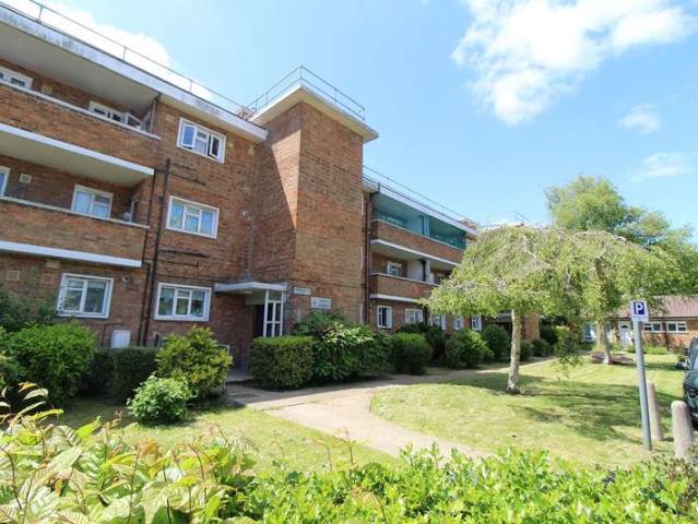 Apartment for sale in Kingsbury, Greater London