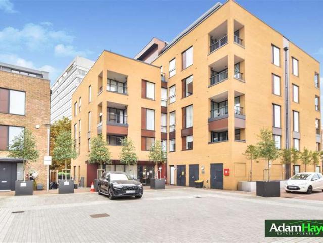 Apartment for sale in Whetstone, Greater London