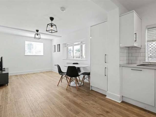 Apartment for sale in Abbey Park, Barton In Fabis