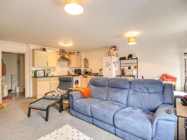 Apartment for sale in Wotton Pitch, Gloucester