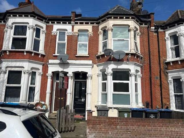 Apartment for sale in Harlesden, Greater London
