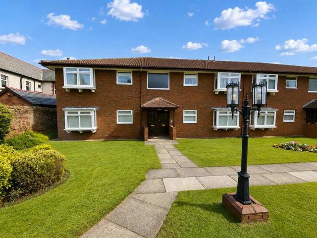 Apartment for sale in Heswall, Wirral