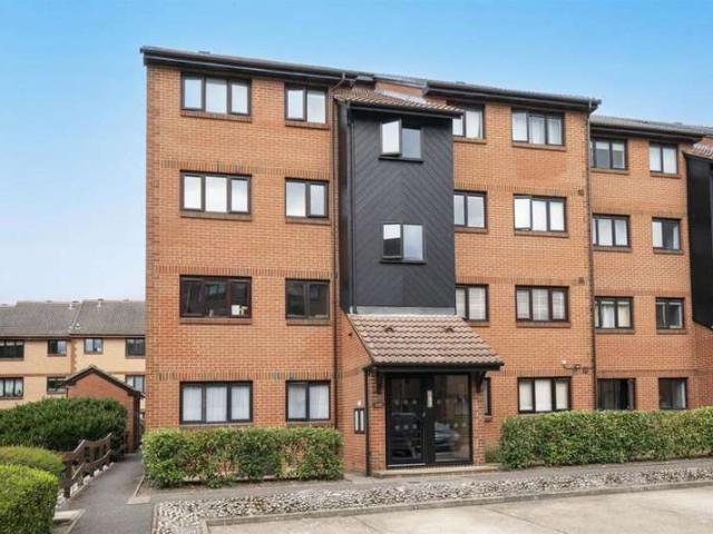 Apartment for sale in London Borough of Merton, Greater London
