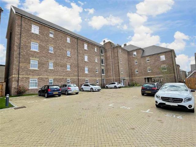 Apartment for sale in Allington, Midway