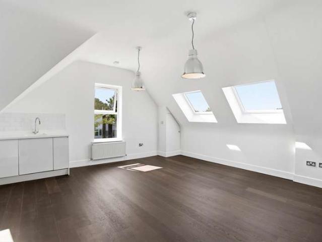 Apartment for sale in East Dulwich, Greater London