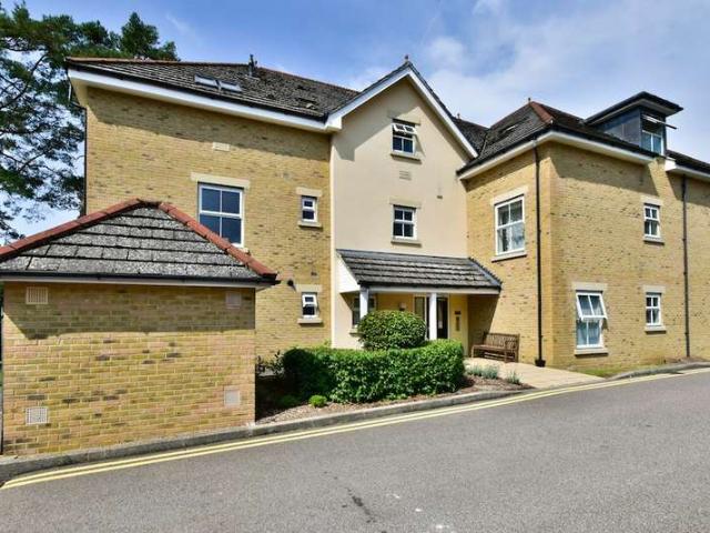 Apartment for sale in Farnham Common, Buckinghamshire