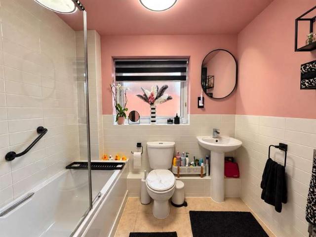 Apartment for sale in Dedworth, Windsor