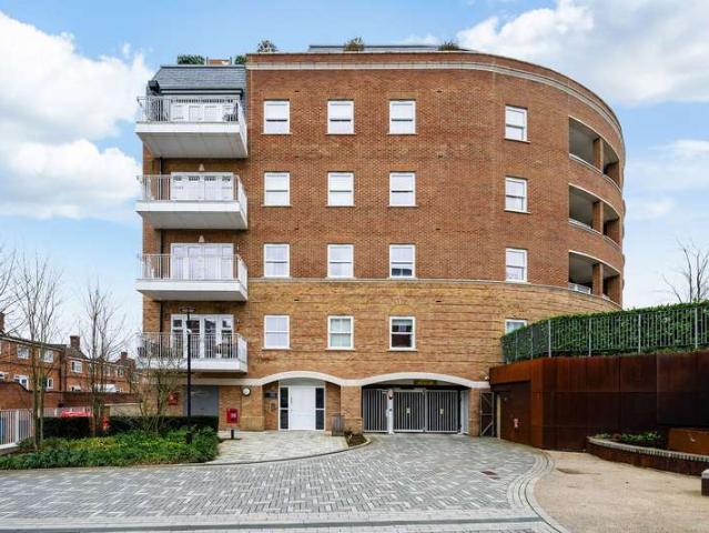 Apartment for sale in Oxted, Hillview