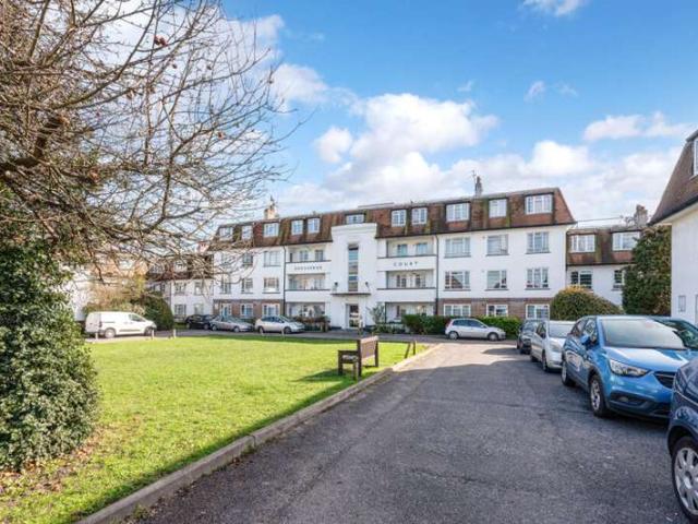 Apartment for sale in London Borough of Merton, Greater London