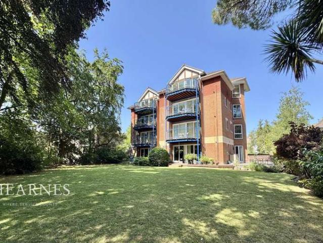 Apartment for sale in Winton, Bournemouth