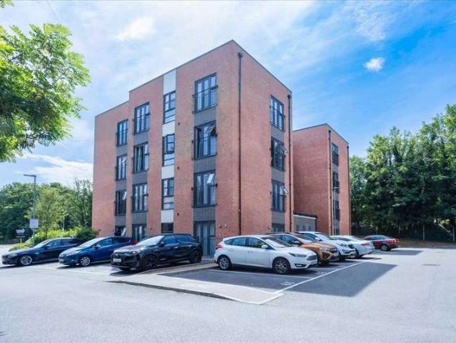 Apartment for sale in Worcester Park Estate, Monks Orchard
