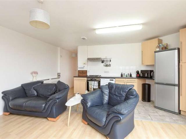 Apartment for sale in Red Hill, Surrey