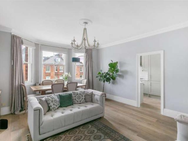 Apartment for sale in Belsize Park, Greater London
