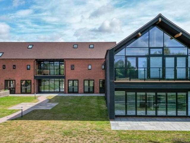 Apartment for sale in Hanbury, Crookhill