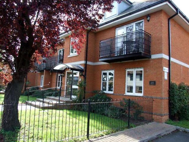 Apartment for sale in Row Town, Surrey