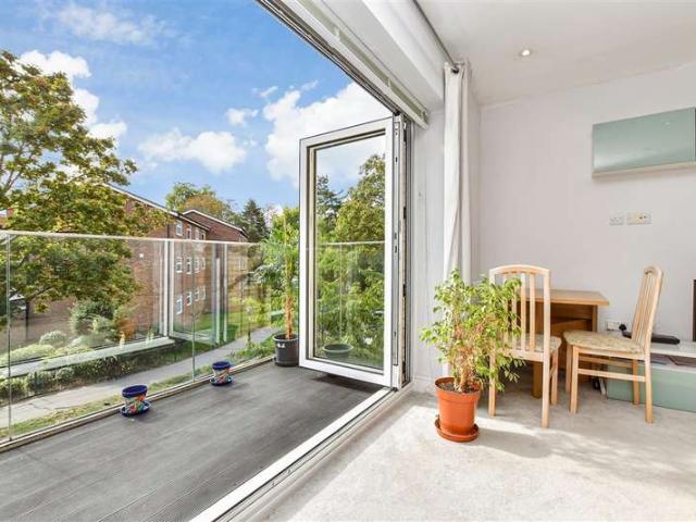Apartment for sale in London Borough of Croydon, Greater London