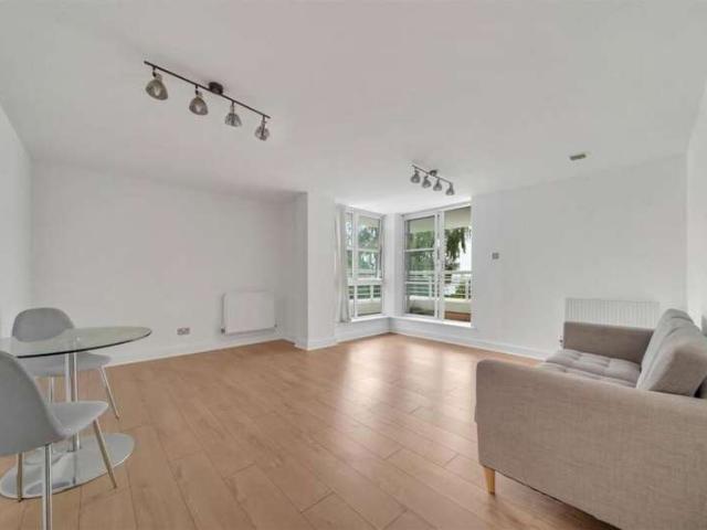 Apartment for sale in Silvertown, Greater London