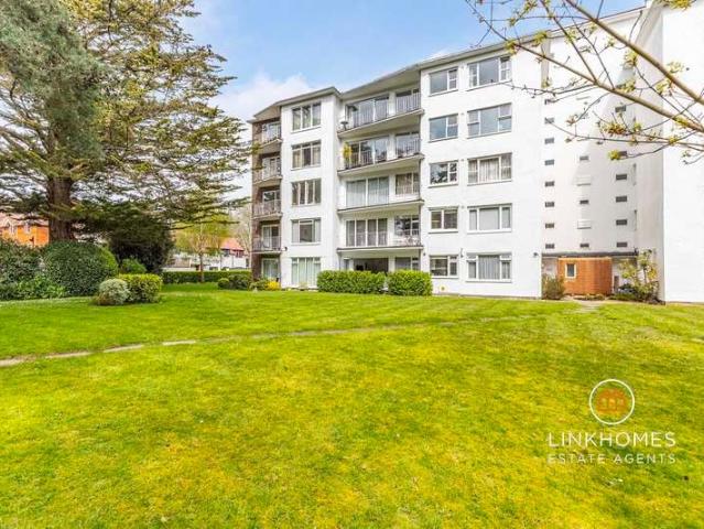 Apartment for sale in Upper Parkstone, Poole