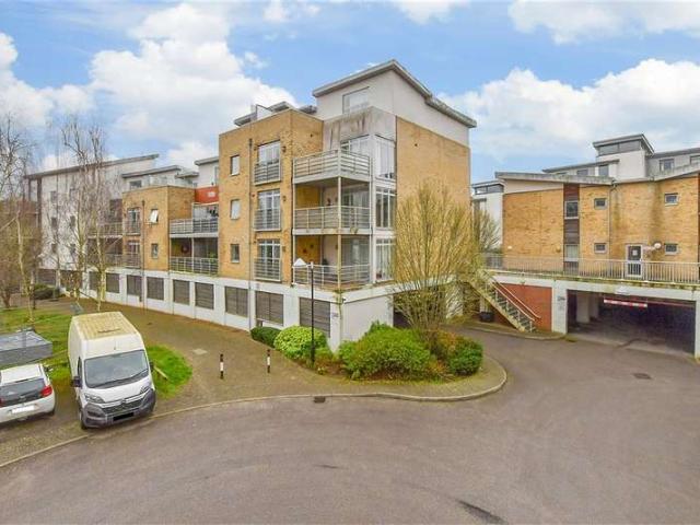 Apartment for sale in Midway, Kent