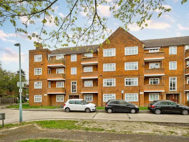 Apartment for sale in South Woodford, Snaresbrook