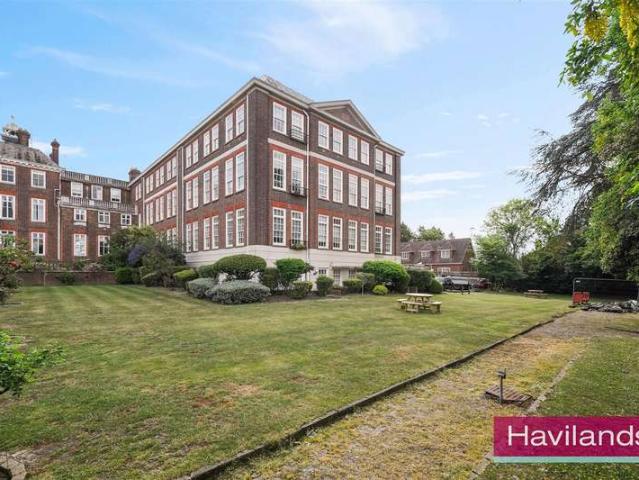 Apartment for sale in New Southgate, Greater London