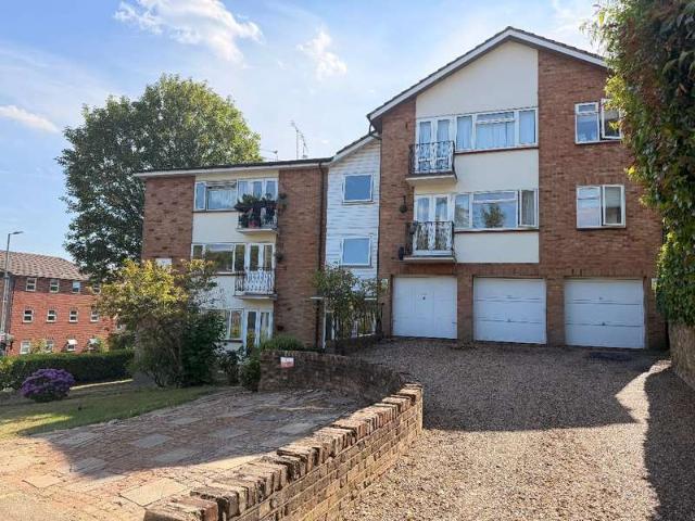 Apartment for rent in Navestock Side, Essex