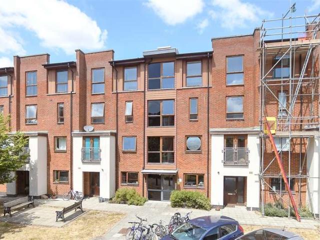 Apartment for sale in Three Bridges, Glynde