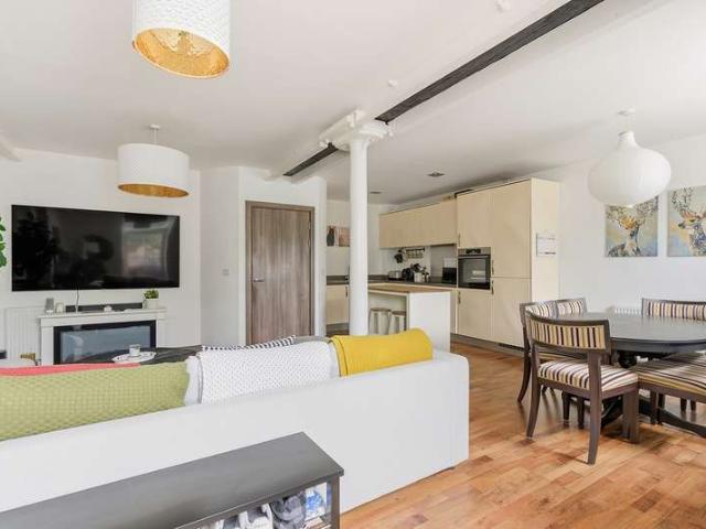 Apartment for sale in Denham
