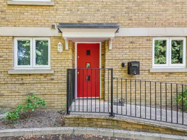 Apartment for sale in Caterham Valley, Hillview