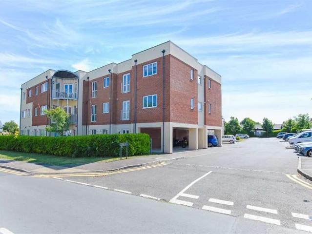 Apartment for sale in Windsor, Dedworth