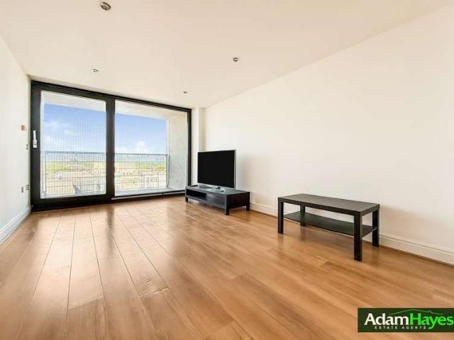 Apartment for sale in North Finchley, Greater London