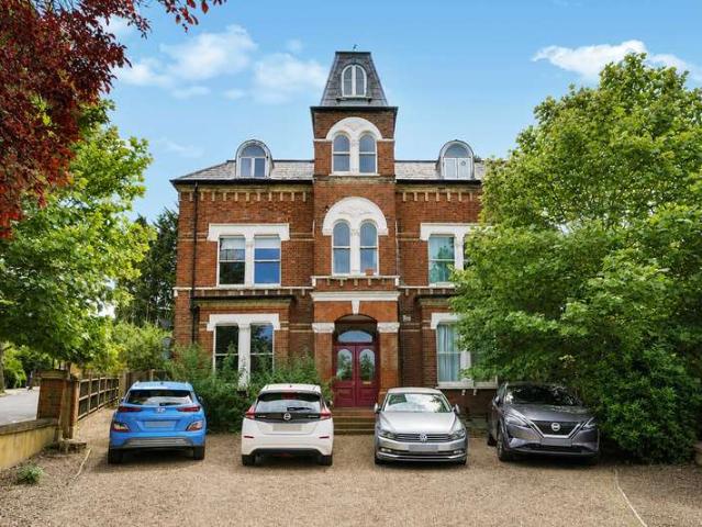 Apartment for sale in London Borough of Croydon, Greater London